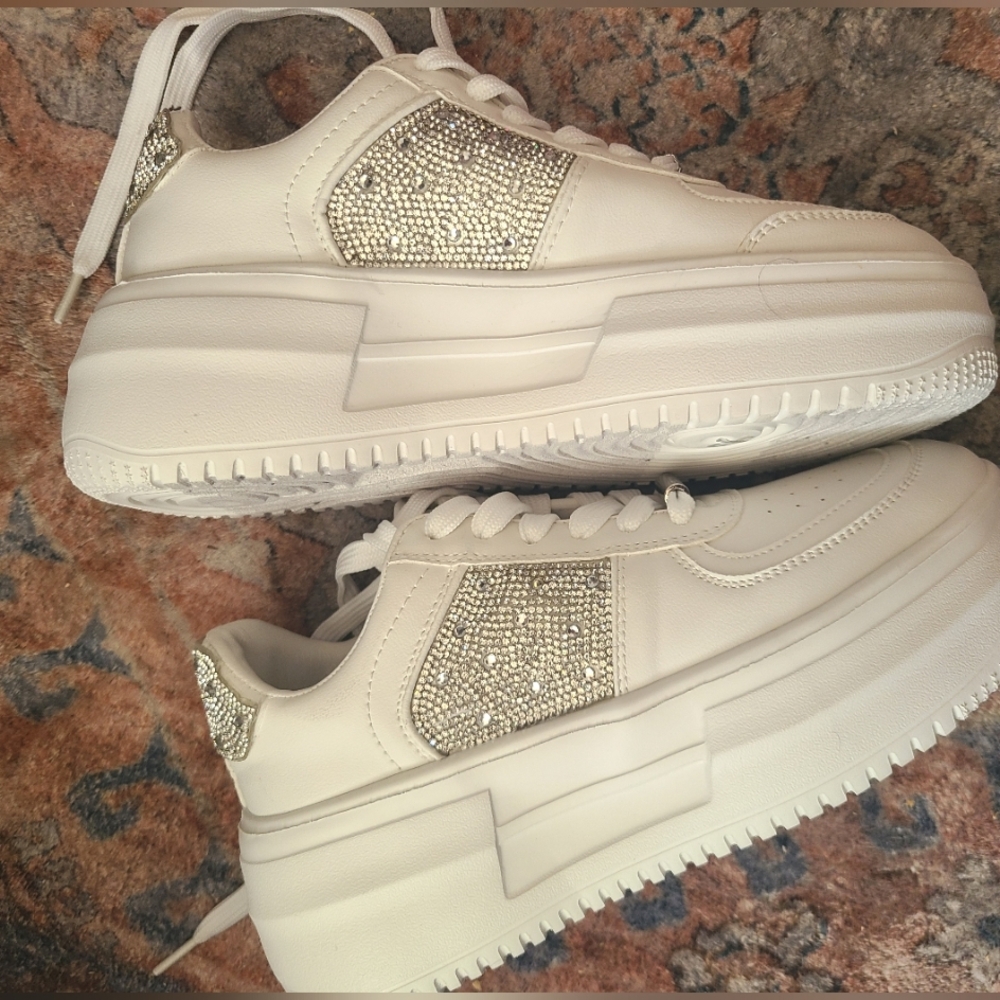 NWOT Steve Madden | White and Silver Women's Platform Bridal Sneakers